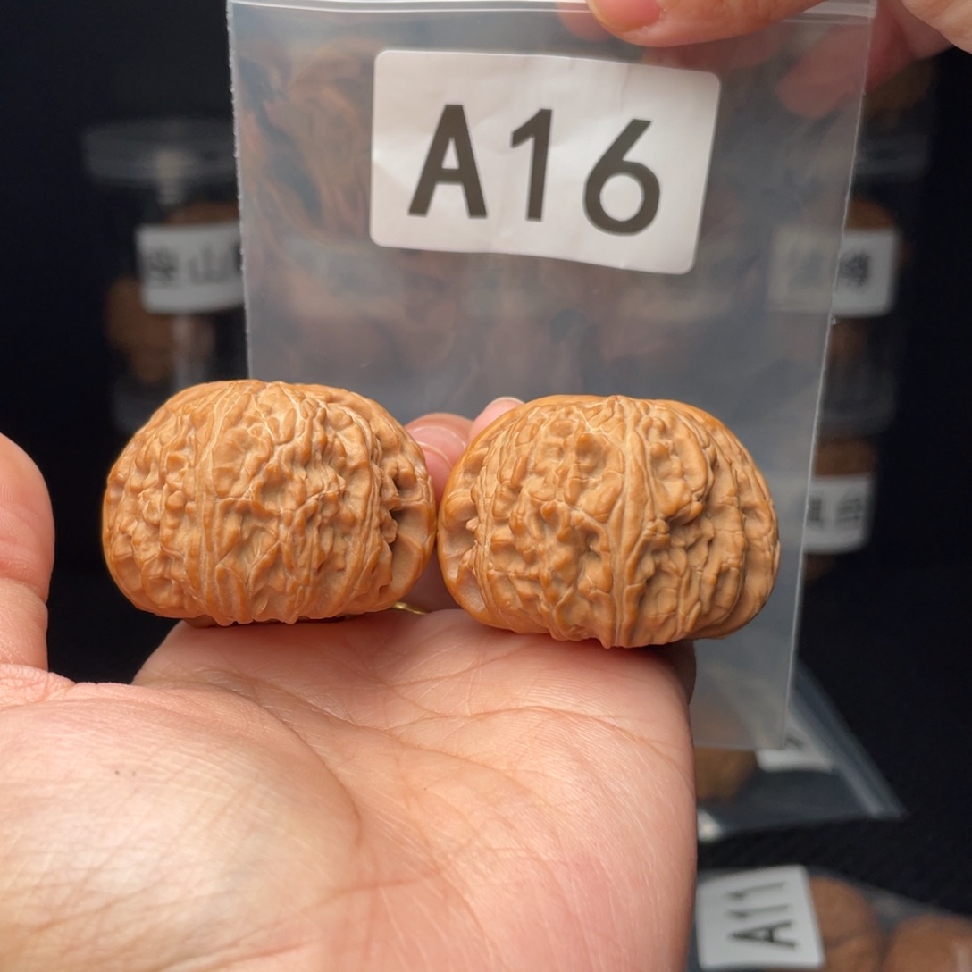 文玩核桃把件43闷白