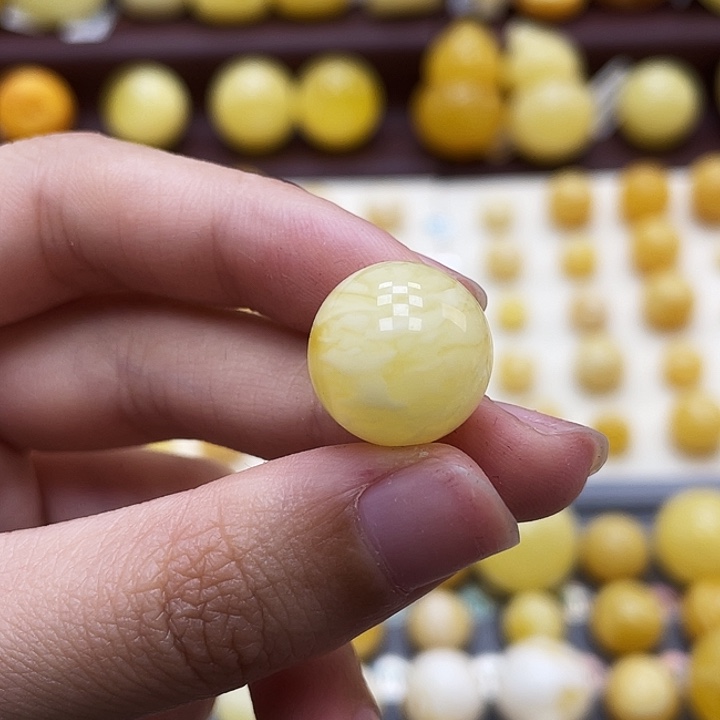 琥珀未镶嵌裸石15.3mm瑕