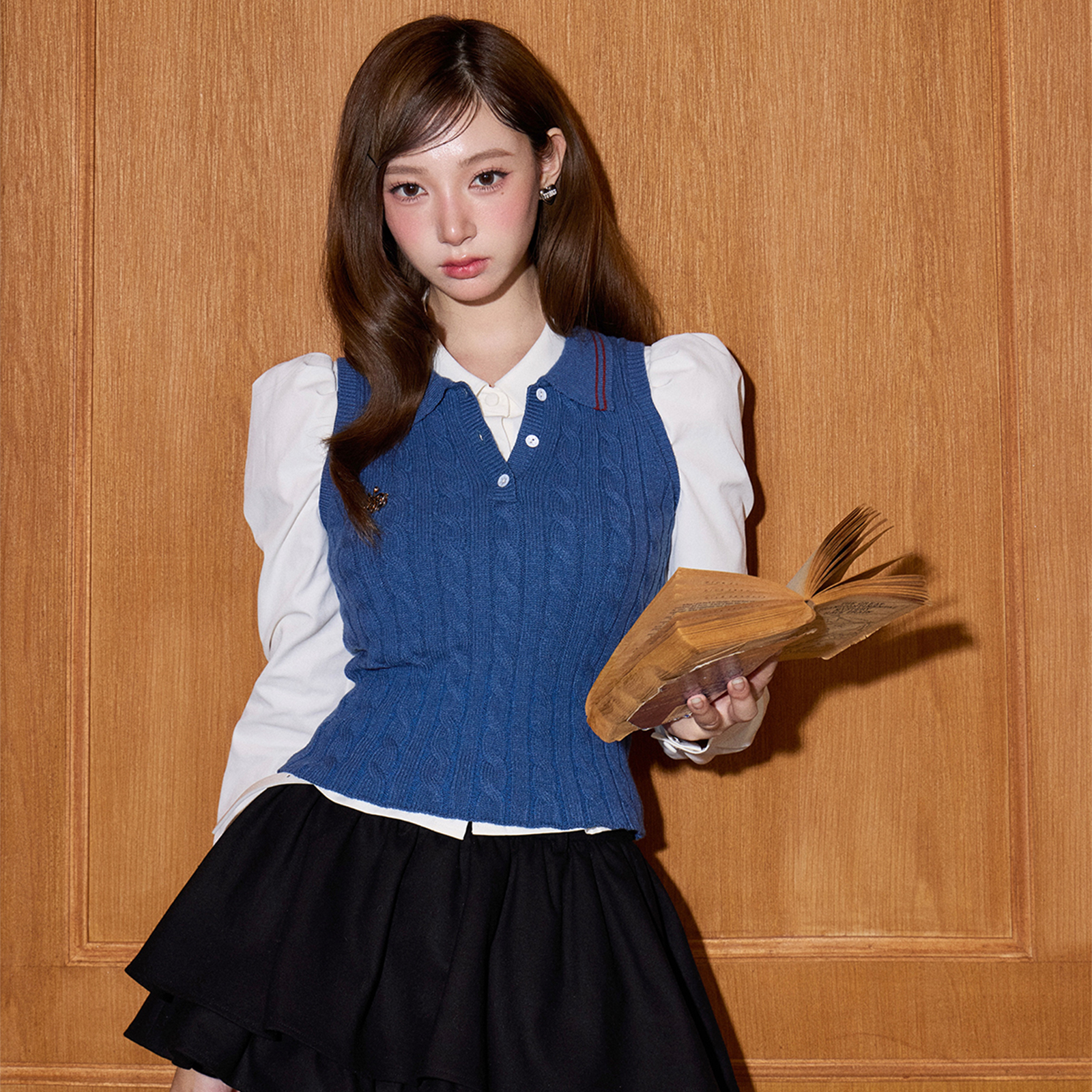 两只水仙 美高校花2.0 学院风撞色针织马甲深蓝色泡泡袖压褶衬衫