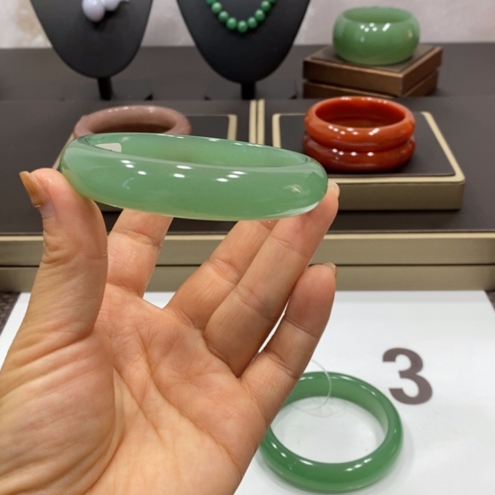 东陵石手镯未镶嵌飘*