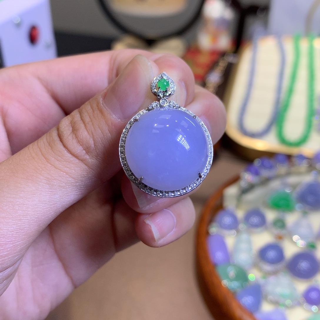 翡翠18K金镶嵌颈饰翡翠