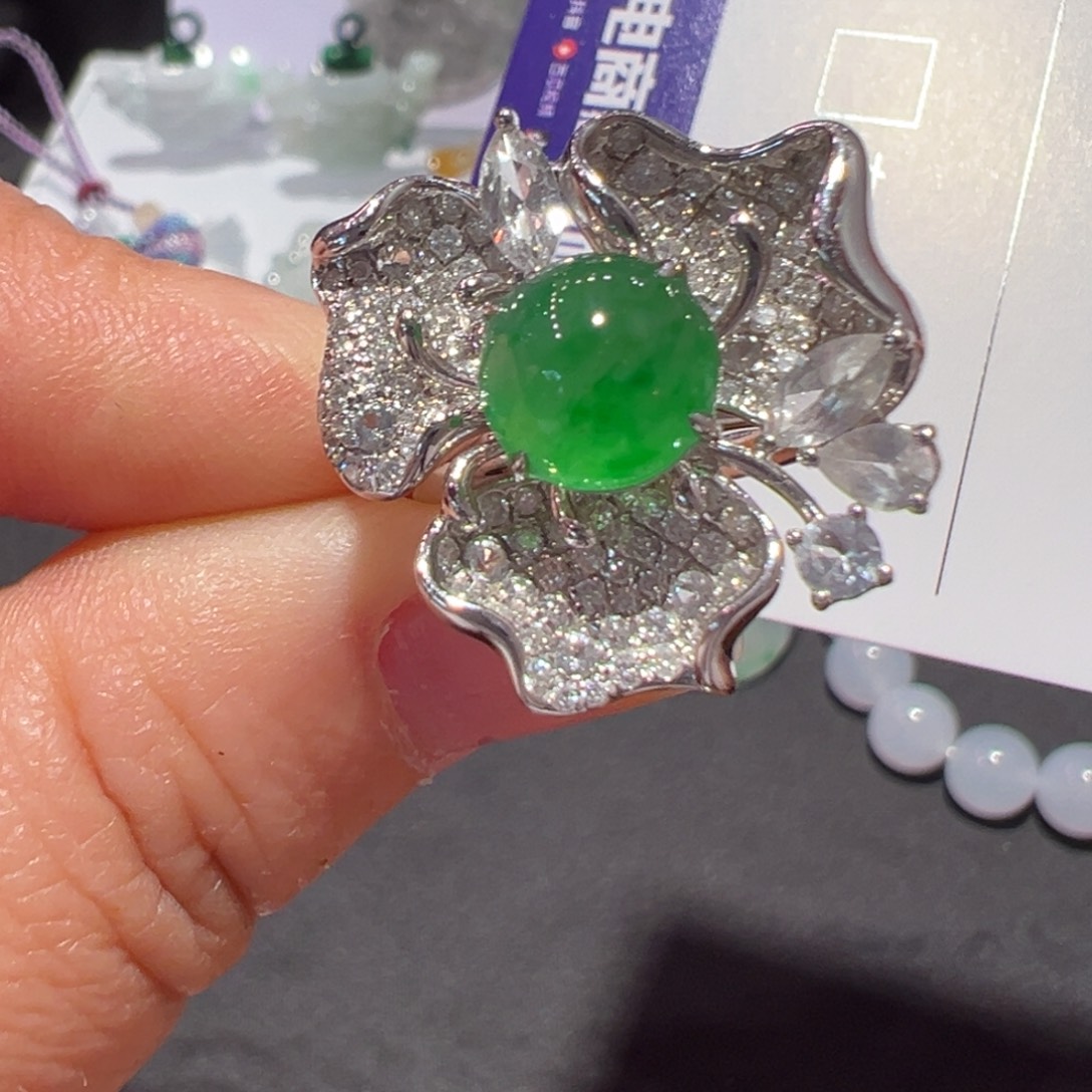 翡翠18K金镶嵌颈饰戒指