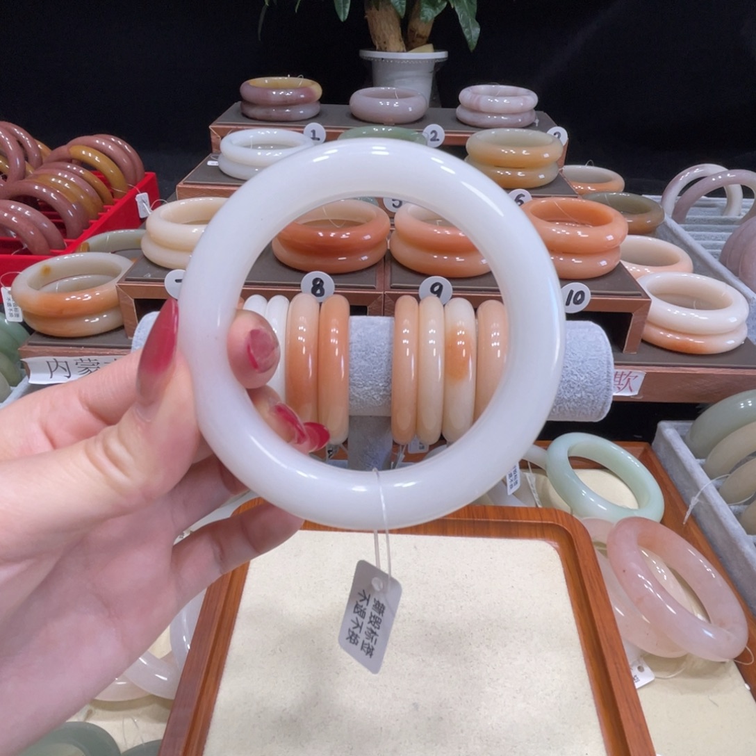 ****.石英质玉未镶嵌手镯