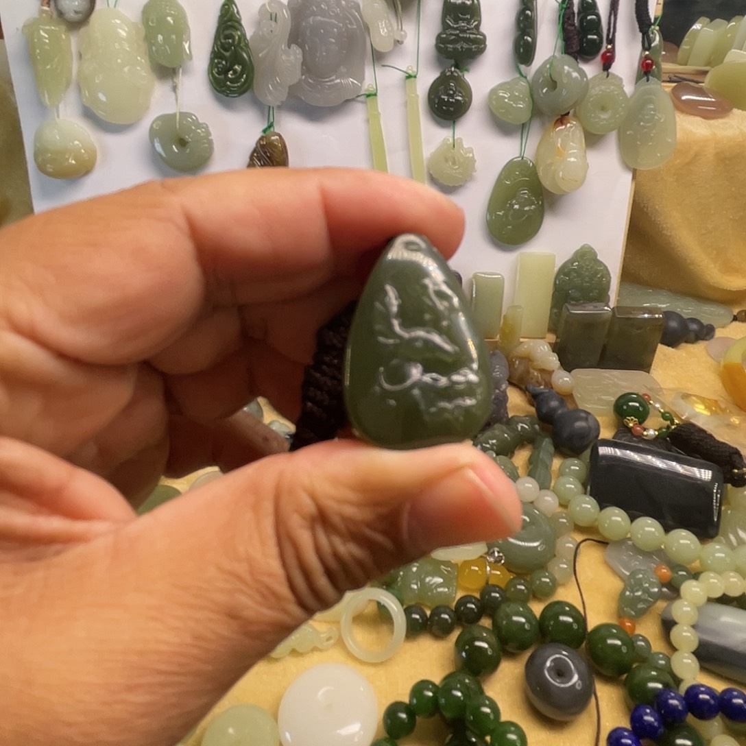 和田玉未镶嵌颈饰