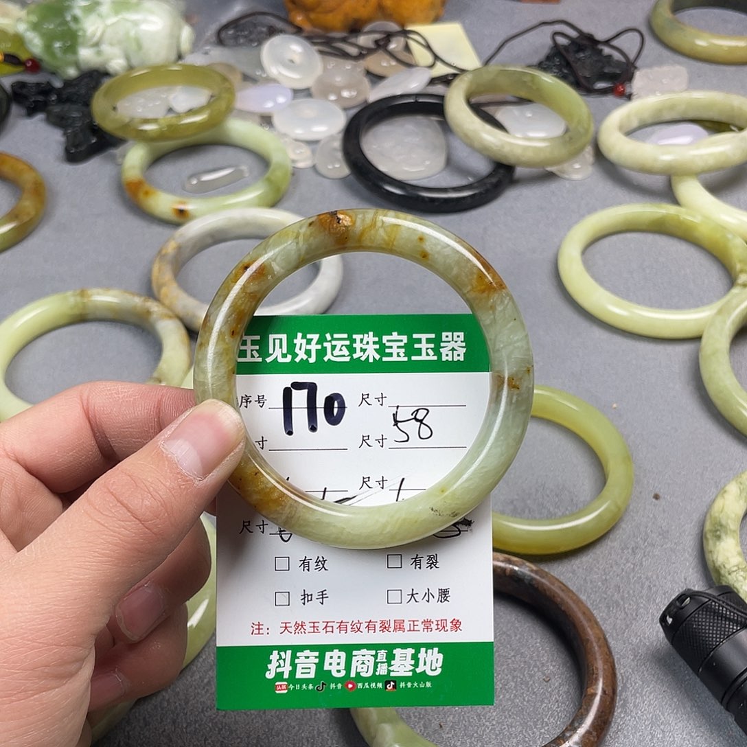 蛇纹石玉手镯未镶嵌