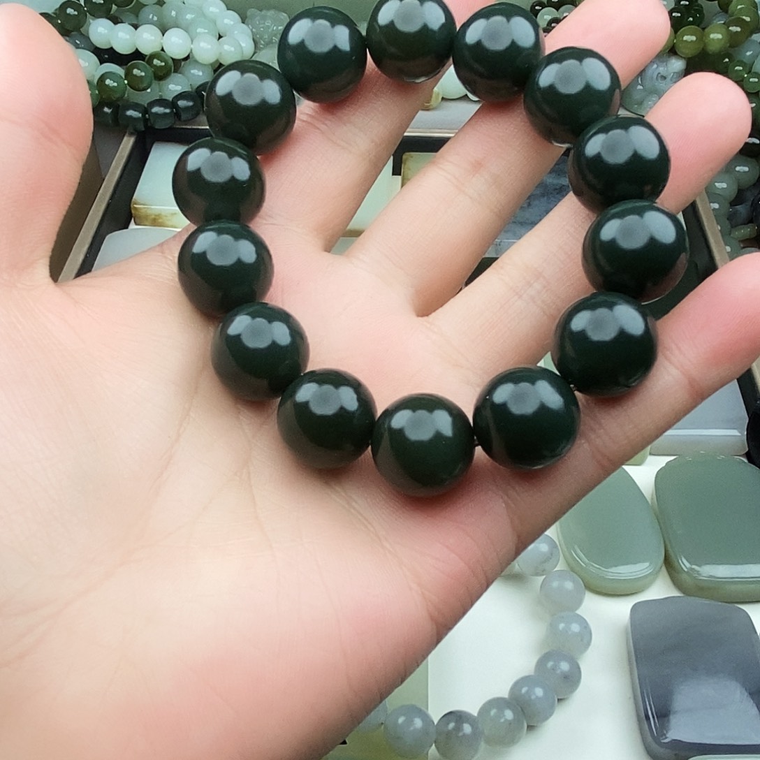 我***青和田玉未镶嵌颈饰