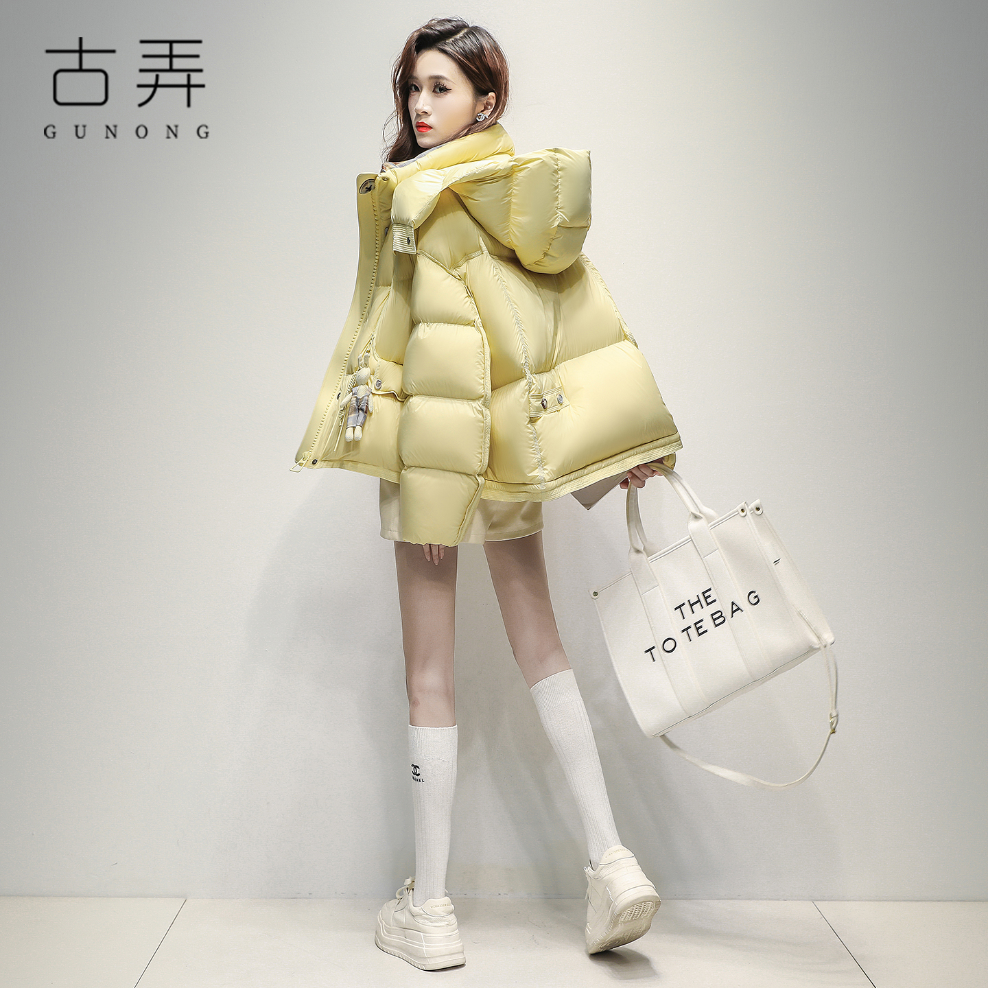 潮牌时尚蓬松保暖羽绒服女2025冬季新款休闲百搭短款连帽加厚外套