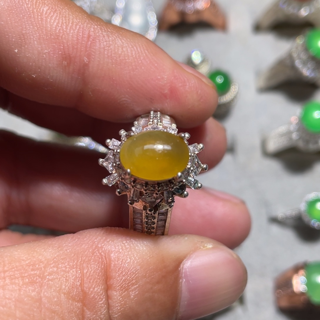 翡翠裸石冰黄翡蛋面铜托