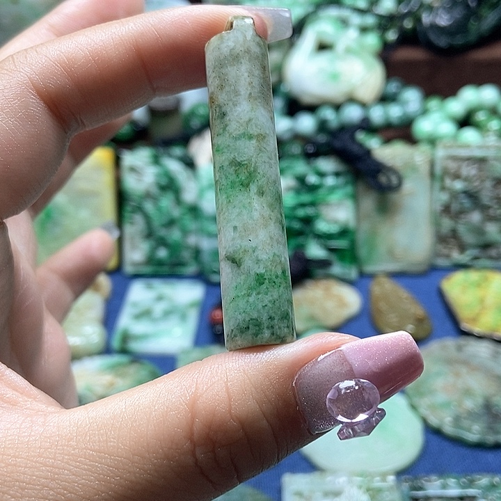 翡翠颈饰未镶嵌00000000000