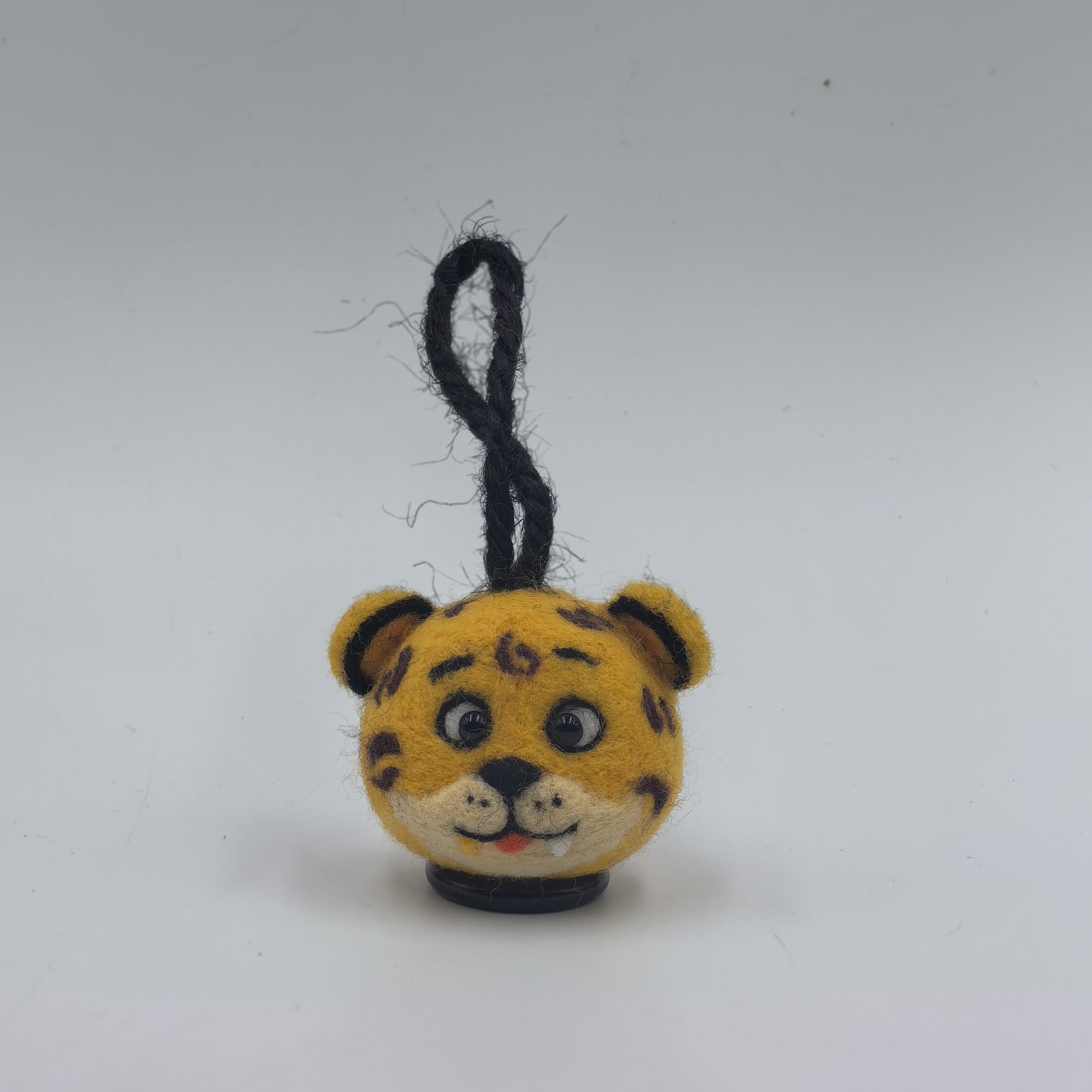 [预售]金钱豹旺秋手机包车载挂件可爱羊毛毡手工小众礼品艺术设计