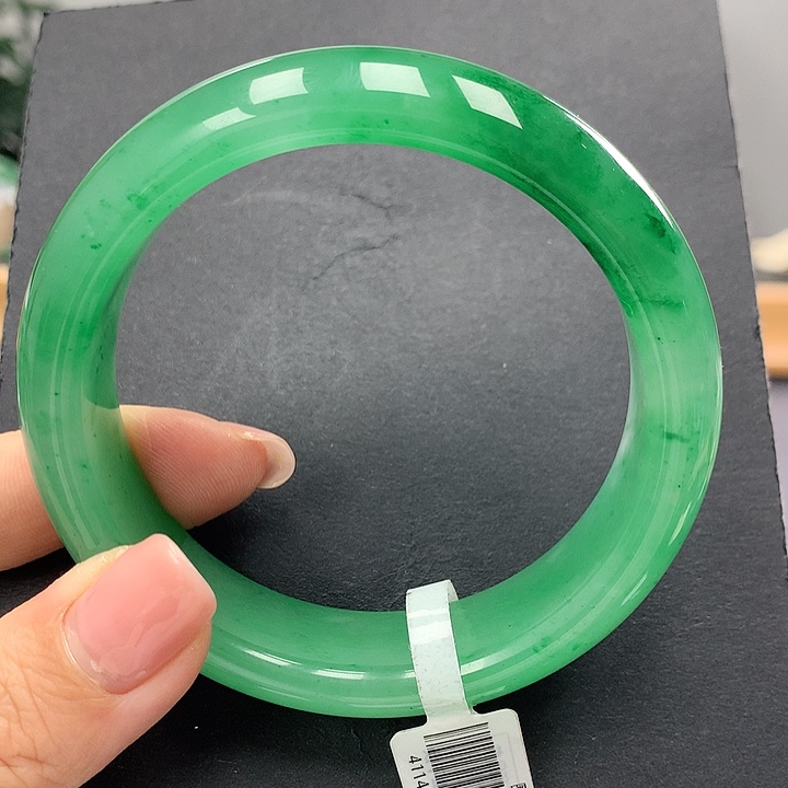 石英质玉手镯未镶嵌五**?