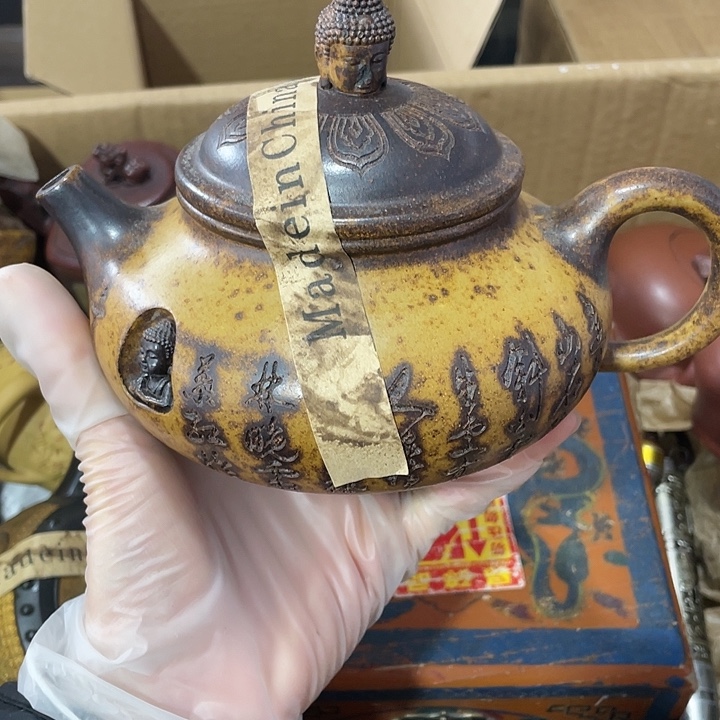 茶壶紫砂原矿泥料，纯手工制作的一把紫砂壶。