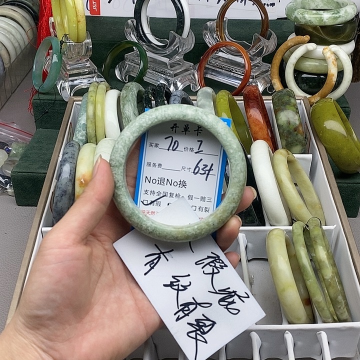 蛇纹石玉未镶嵌手镯