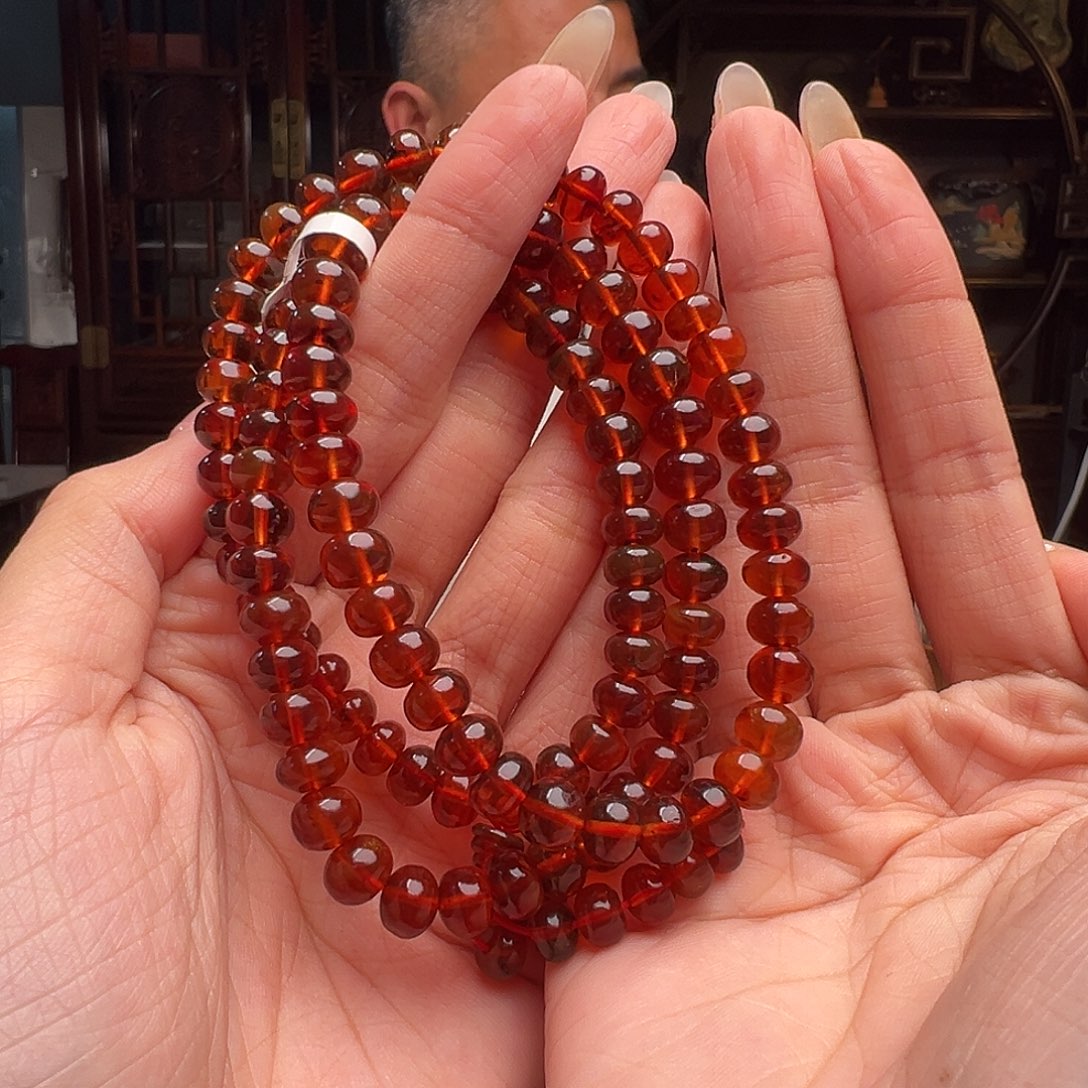 琥珀裸石未镶嵌抚顺琥珀20040。7mm