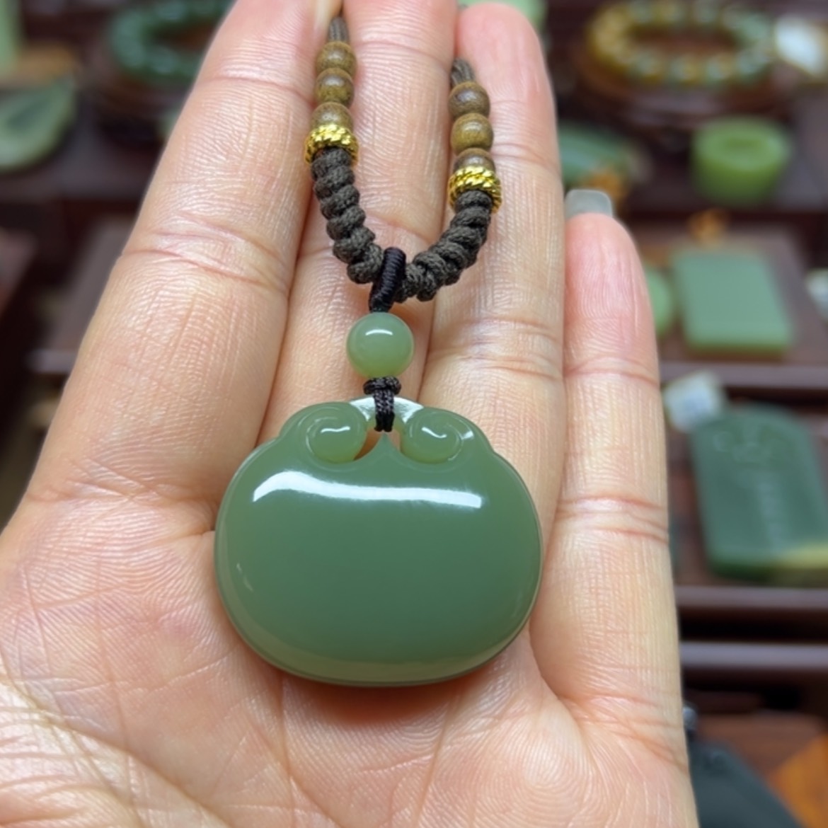 【闪购商品】颈饰未镶嵌岫岩老玉（透闪石质玉）如意锁