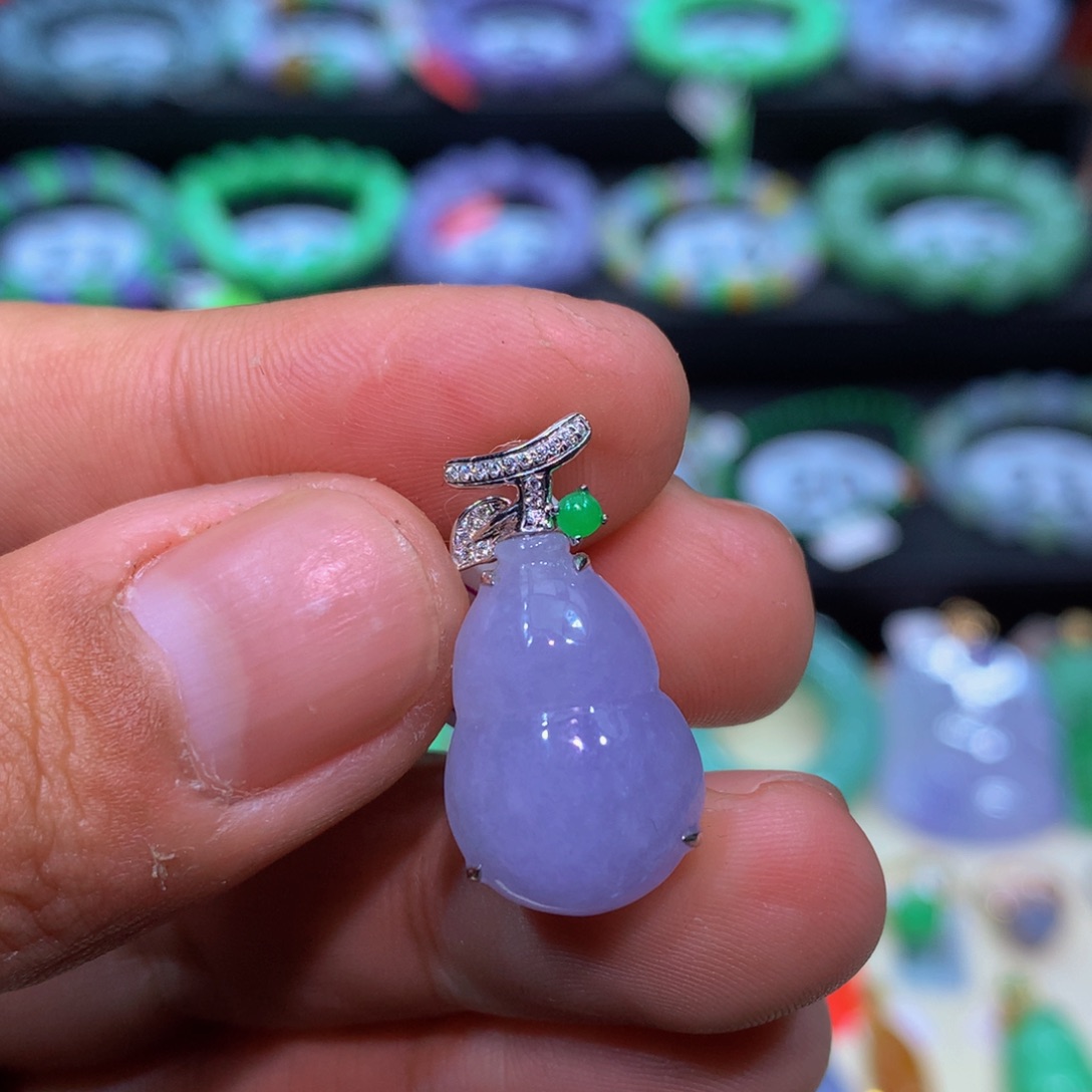 翡翠18K金镶嵌颈饰