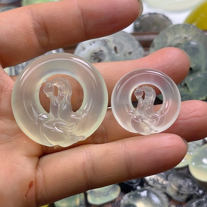 岫玉未镶嵌吊坠(不含链)成*功