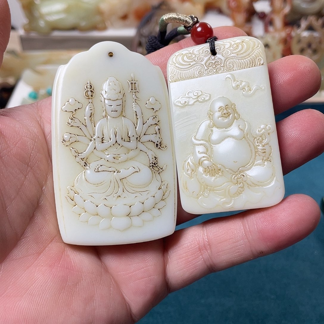 恺***下和田玉未镶嵌颈饰