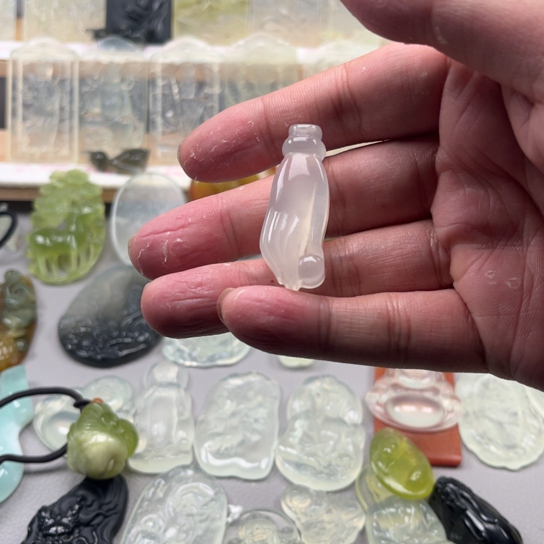 未镶嵌蛇纹石玉颈饰