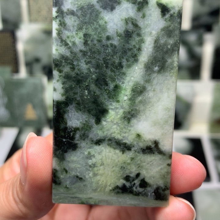 独山玉颈饰未镶嵌