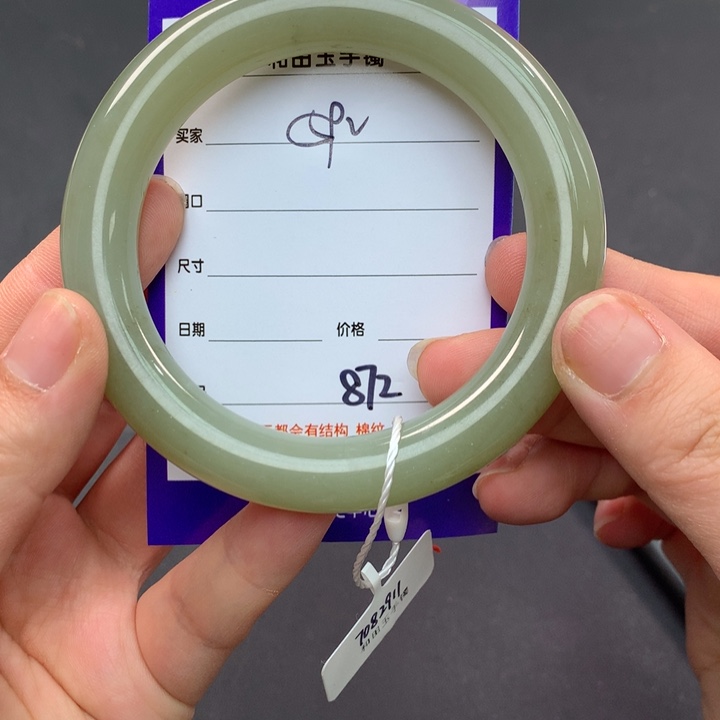 和田玉手镯未镶嵌