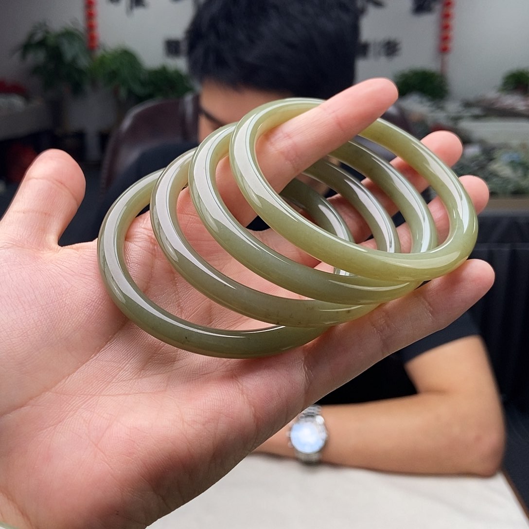 和田玉手镯未镶嵌53-62颜色多样性发拍一发一