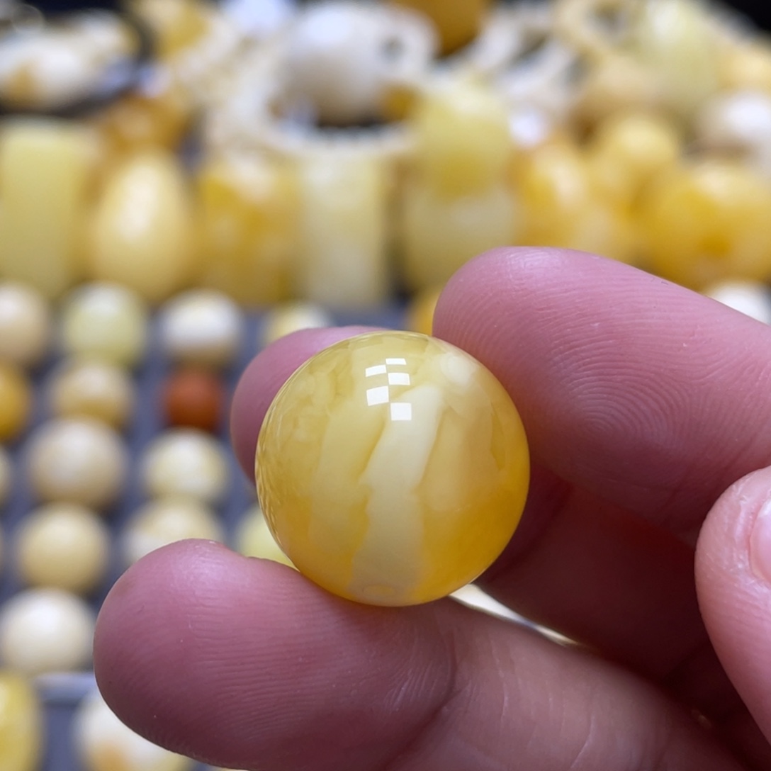 蜜蜡未镶嵌裸石17.2mm瑕疵