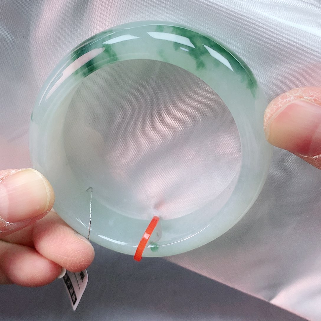 翡翠手镯未镶嵌55贵