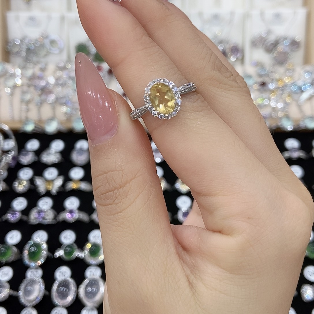 兰***人银S925镶嵌黄晶戒指