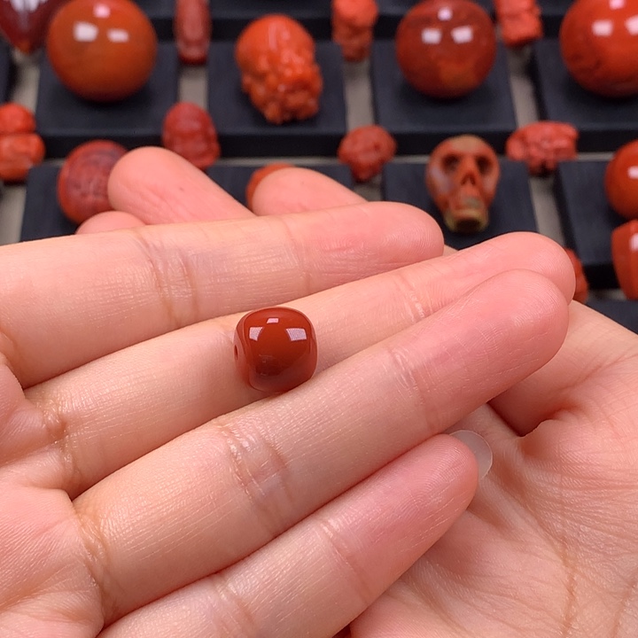 L***。南红玛瑙老型单珠10.7MM未镶嵌
