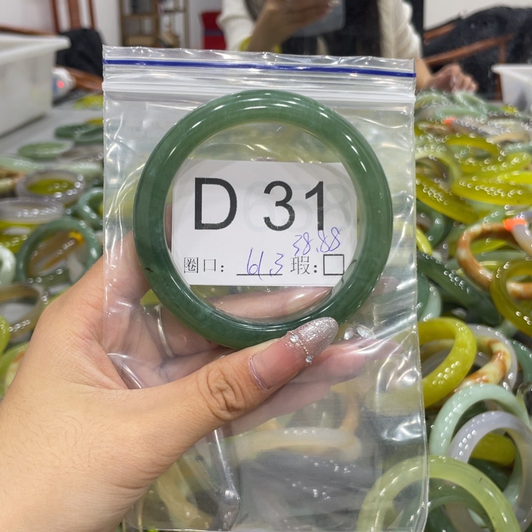未镶嵌蛇纹石玉颈饰✨****?