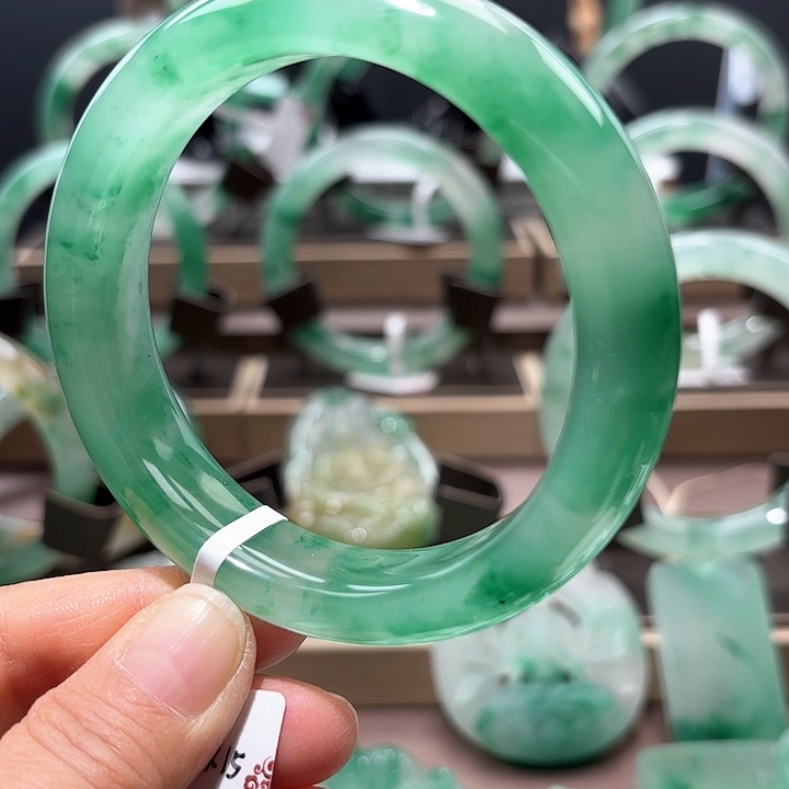 石英质玉颈饰未镶嵌