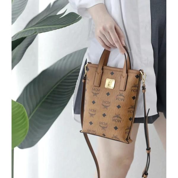 95新 MCM 大吉中古/MCM老花琴谱斜挎包