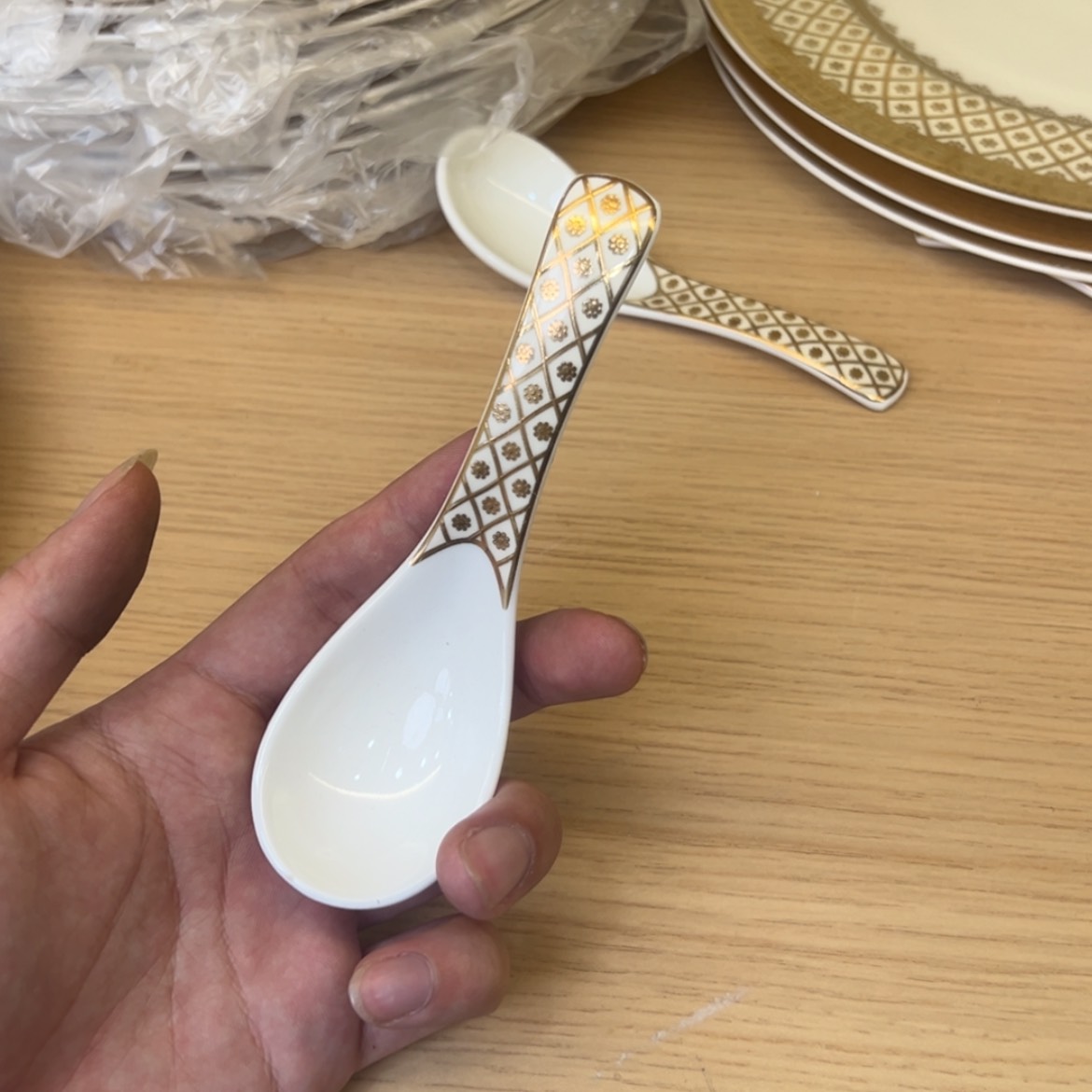 【闪购商品】瓷片小勺子四个一单福利款