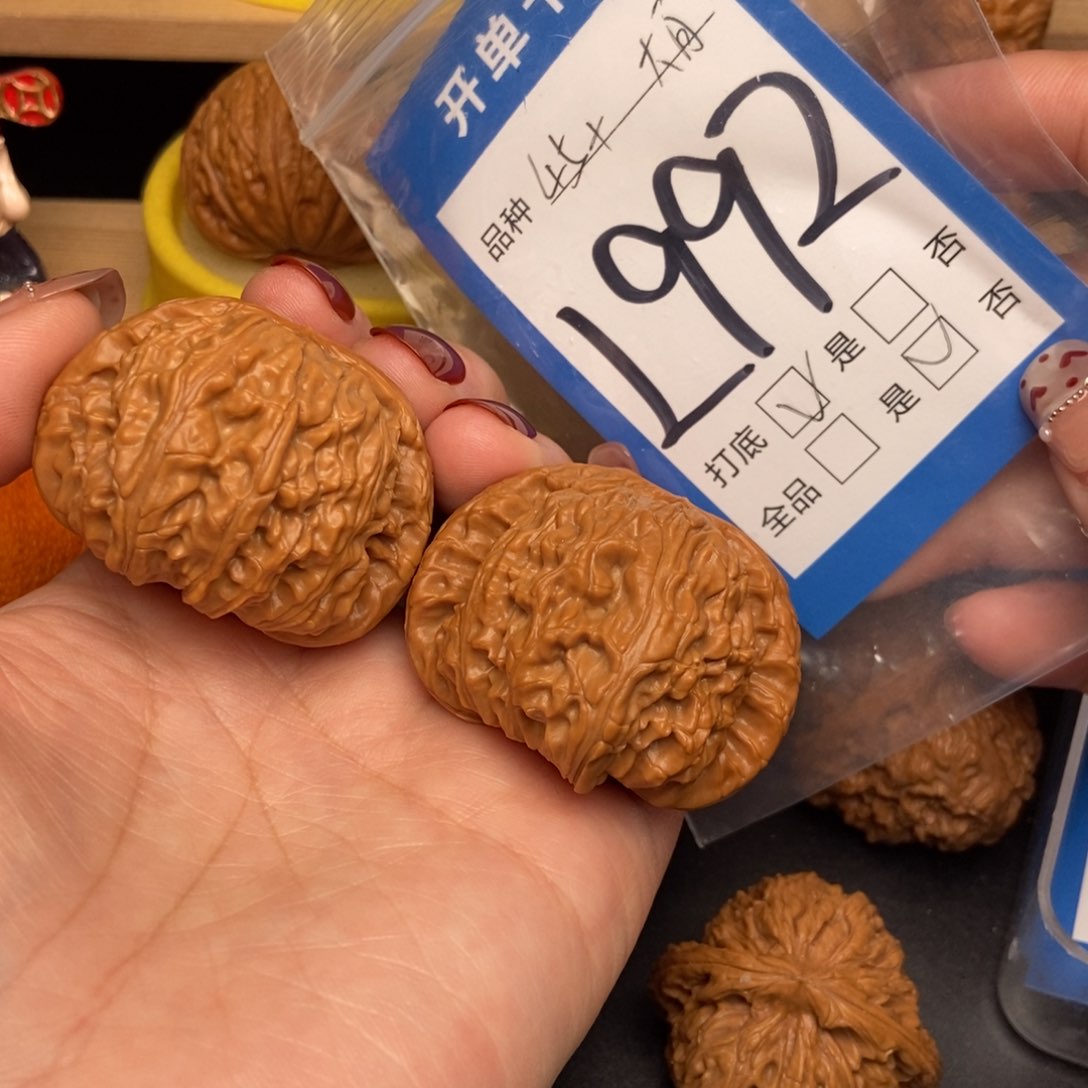 桃核吊坠核桃白狮子