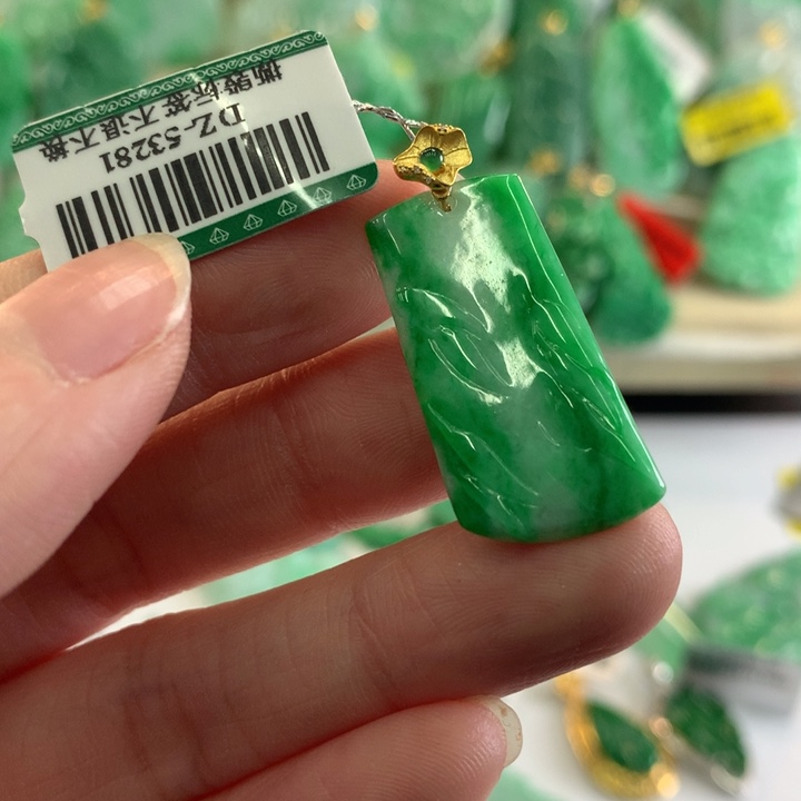 翡翠吊坠(不含链)18K金镶嵌
