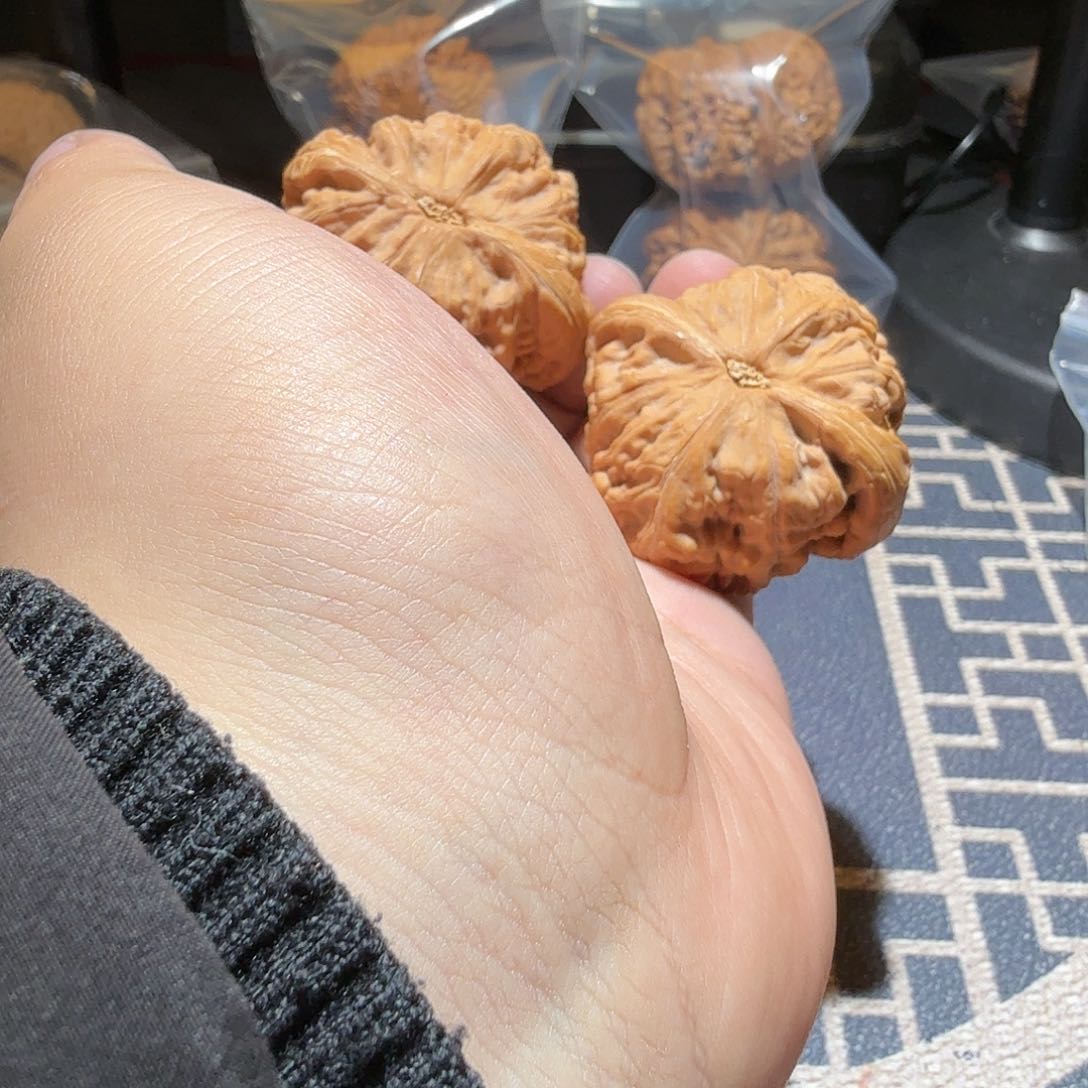 文玩核桃把件红锦鲤