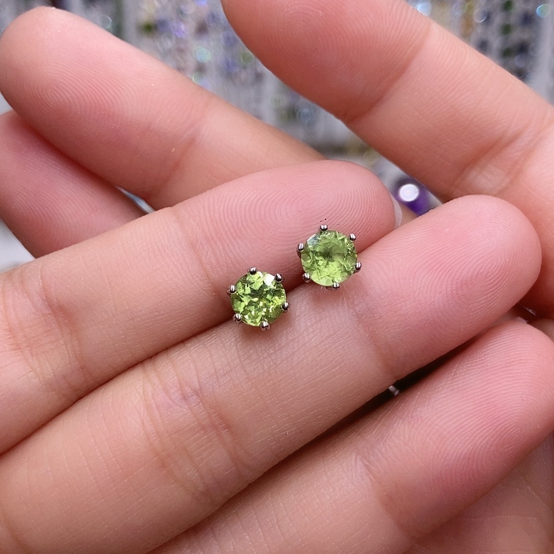 银S925镶嵌橄榄石耳饰