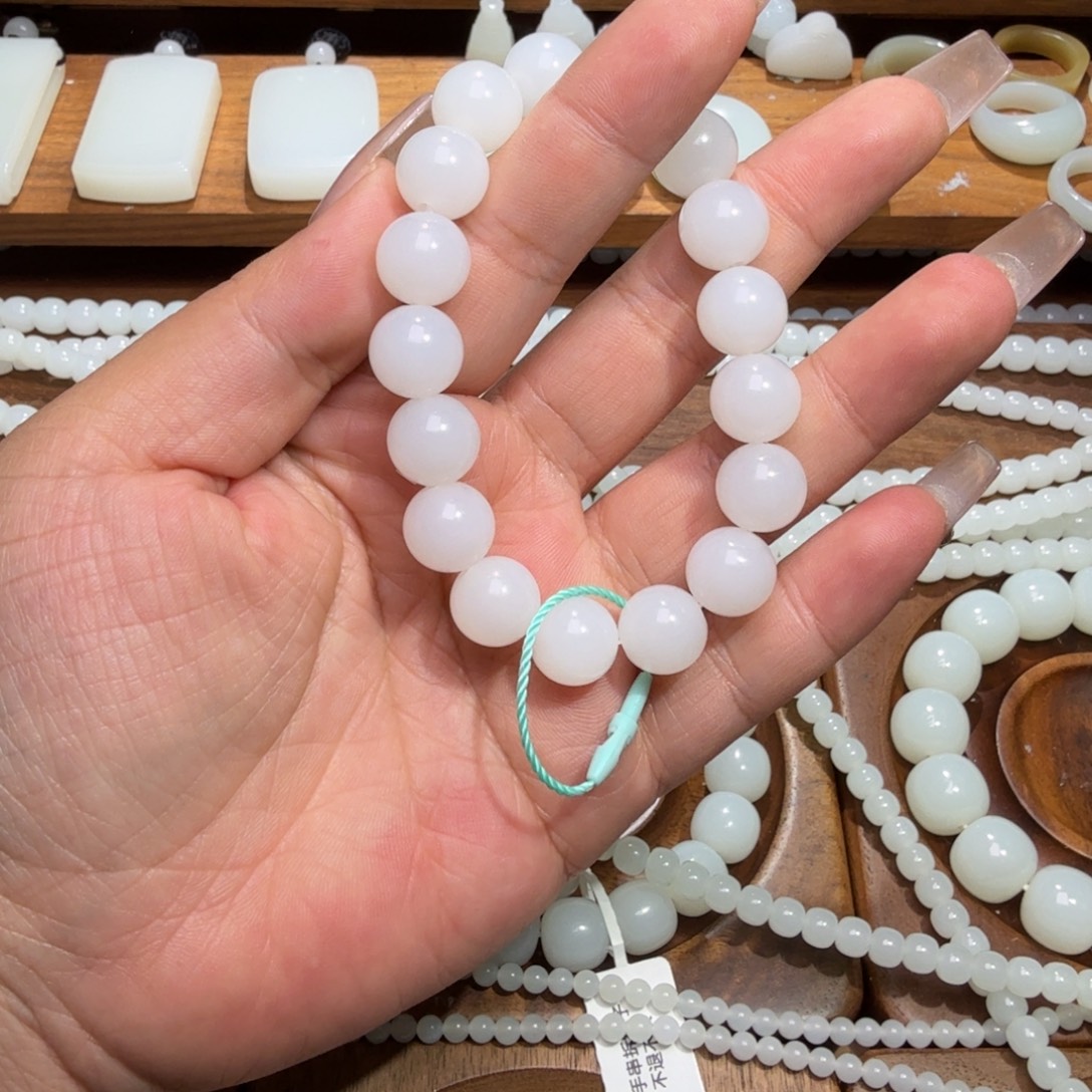 派***π和田玉未镶嵌颈饰