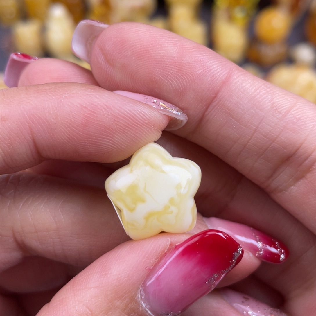 琥珀裸石未镶嵌蜜蜡