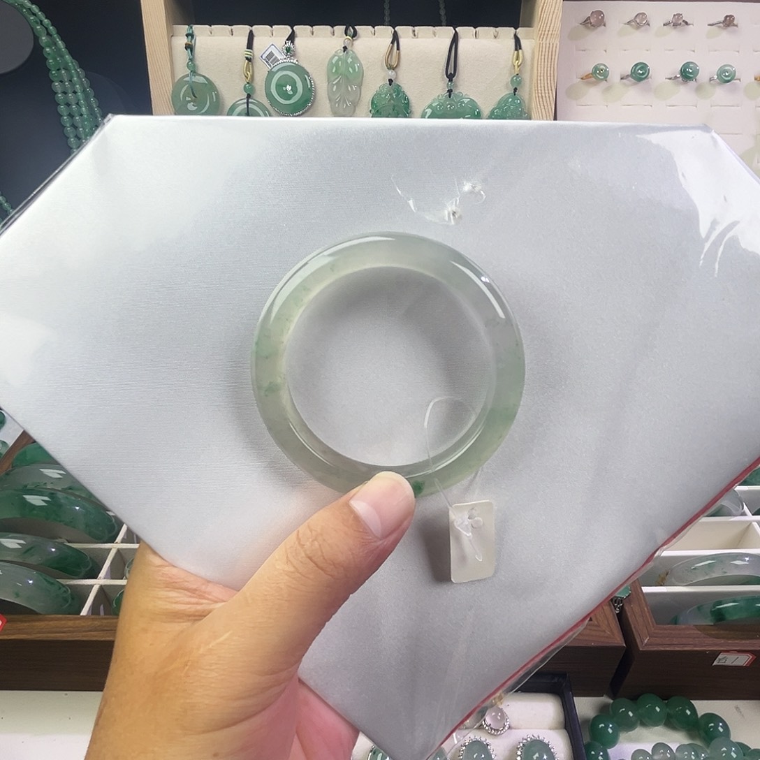 石英质玉未镶嵌手镯57