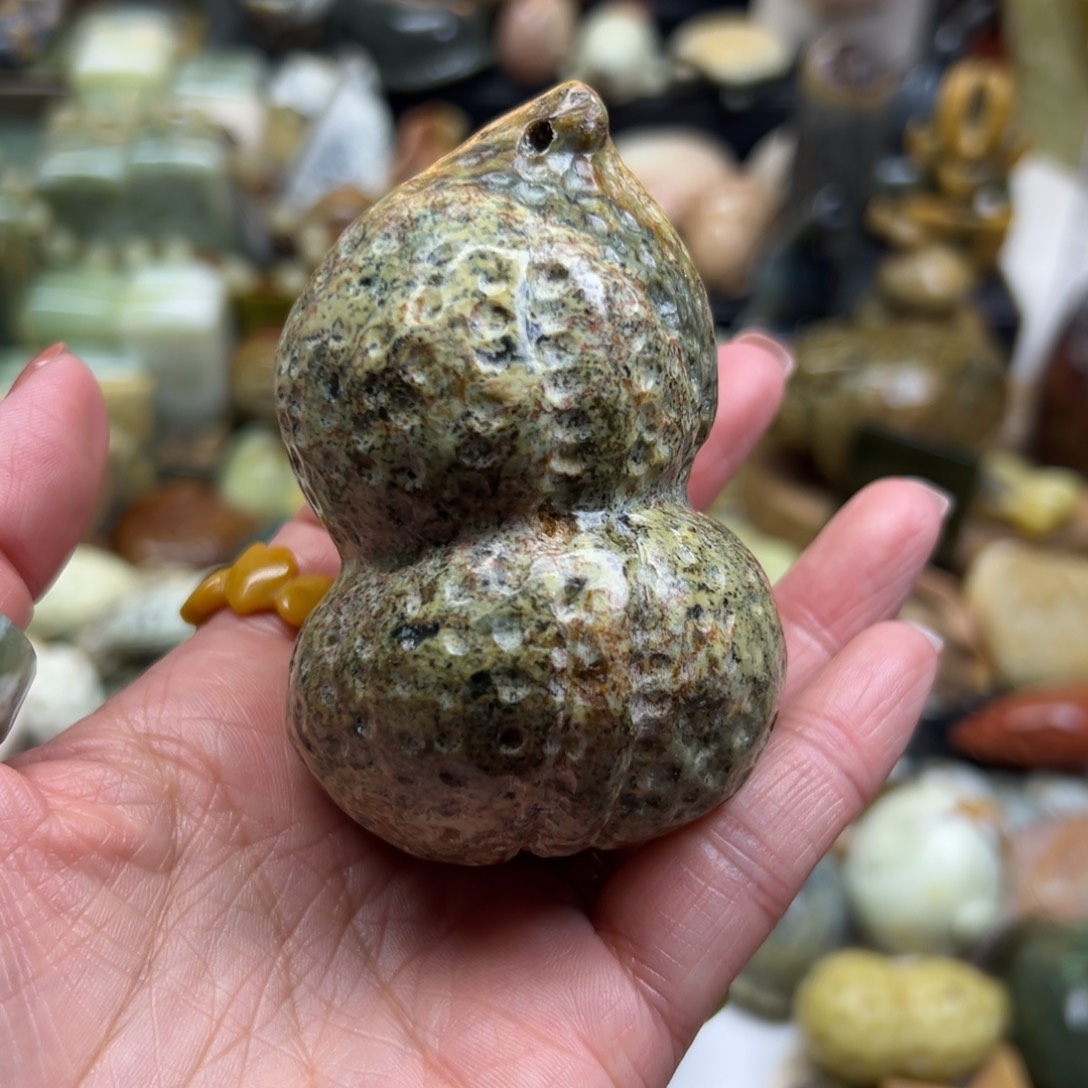 花***朵岫岩河磨玉（透闪石质玉）未镶嵌颈饰河磨玉花生大胖