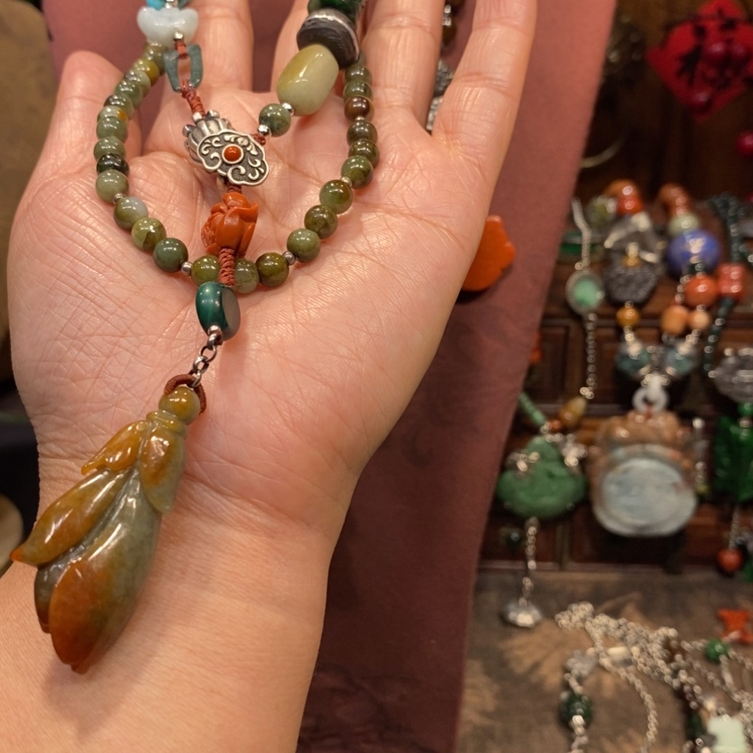 翡翠吊坠(赠链)未镶嵌