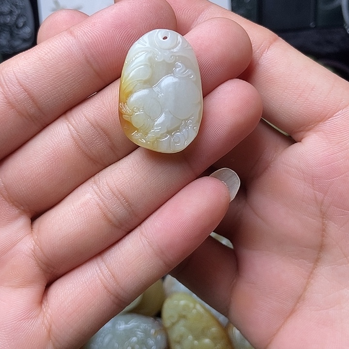 和田玉未镶嵌颈饰