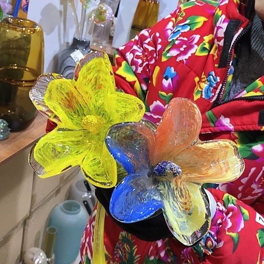 琉璃花瓶高45厘米宽9厘米