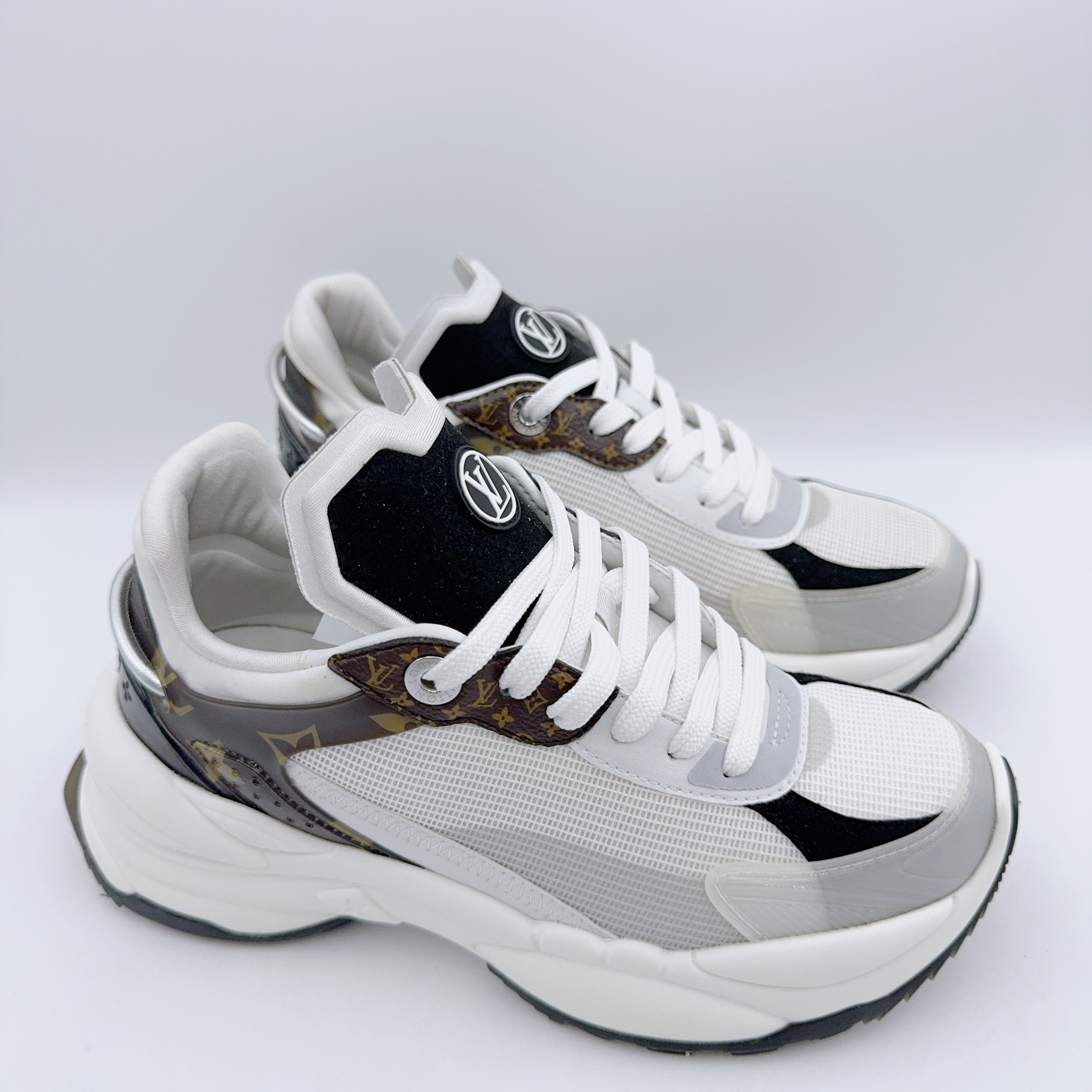 99新 LouisVuitton/路易威登 35.5码/白棕run55老爹鞋/02302