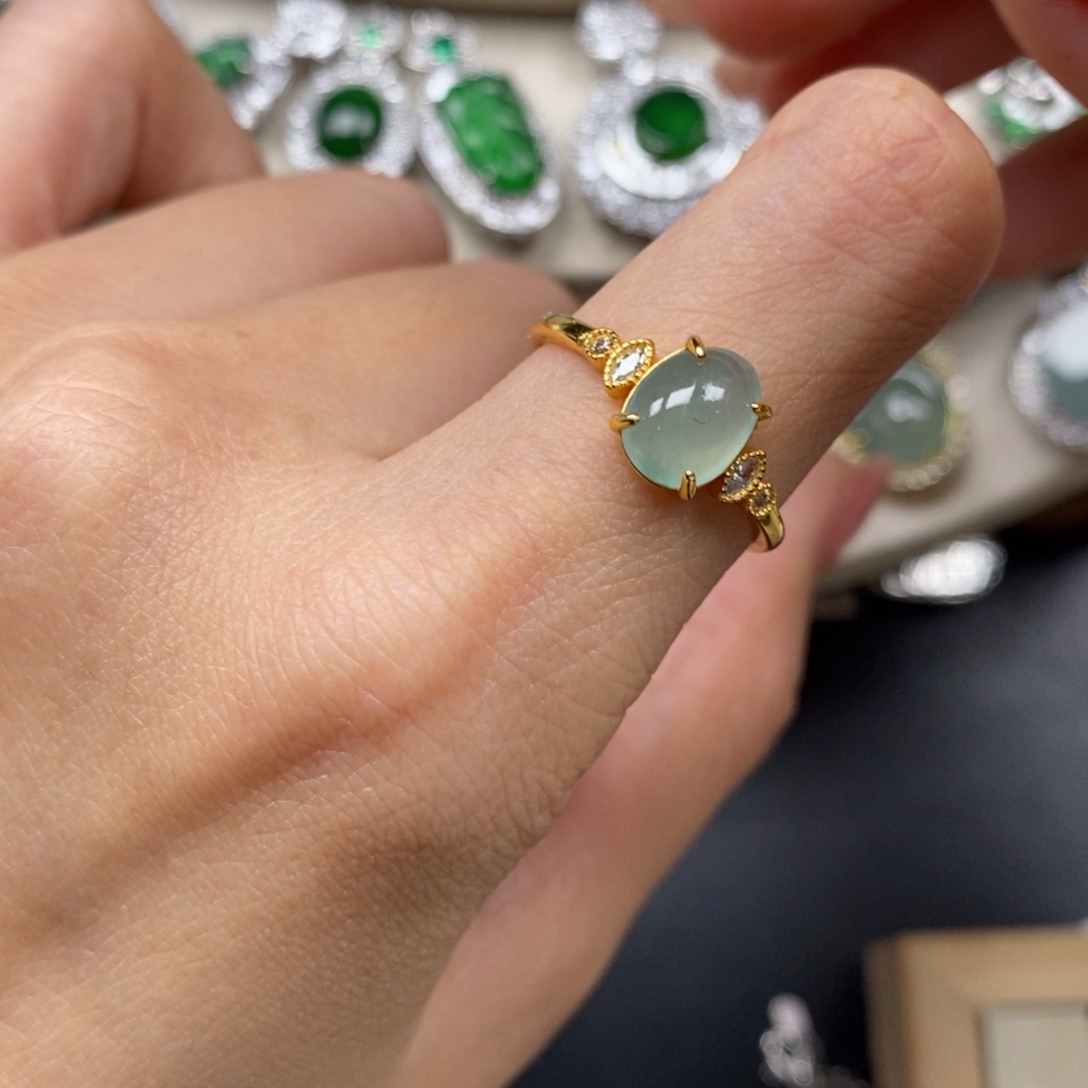 翡翠颈饰未镶嵌翡翠