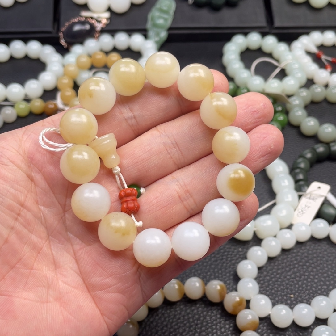 忠***人和田玉未镶嵌手链