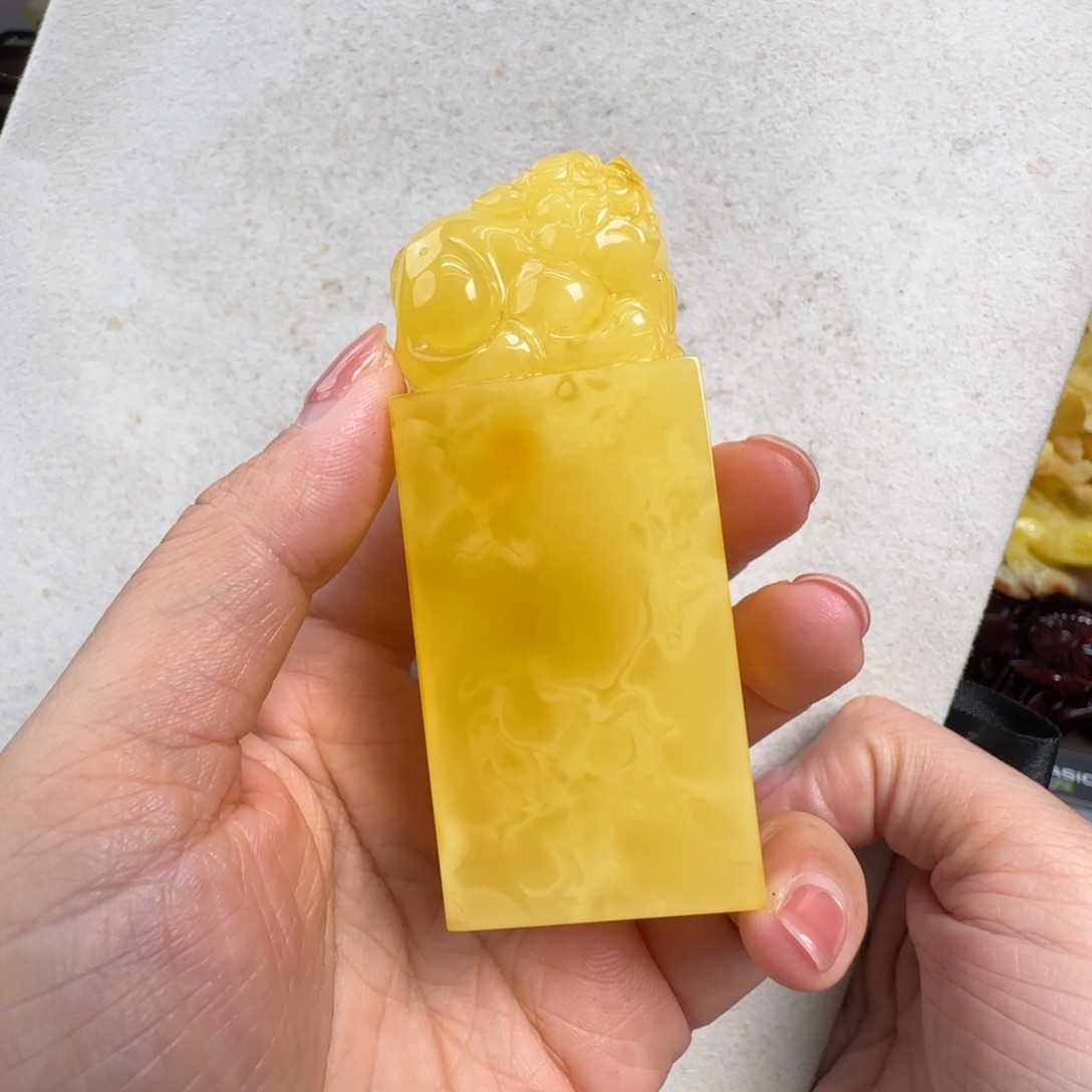 蜜蜡未镶嵌珠宝奇石