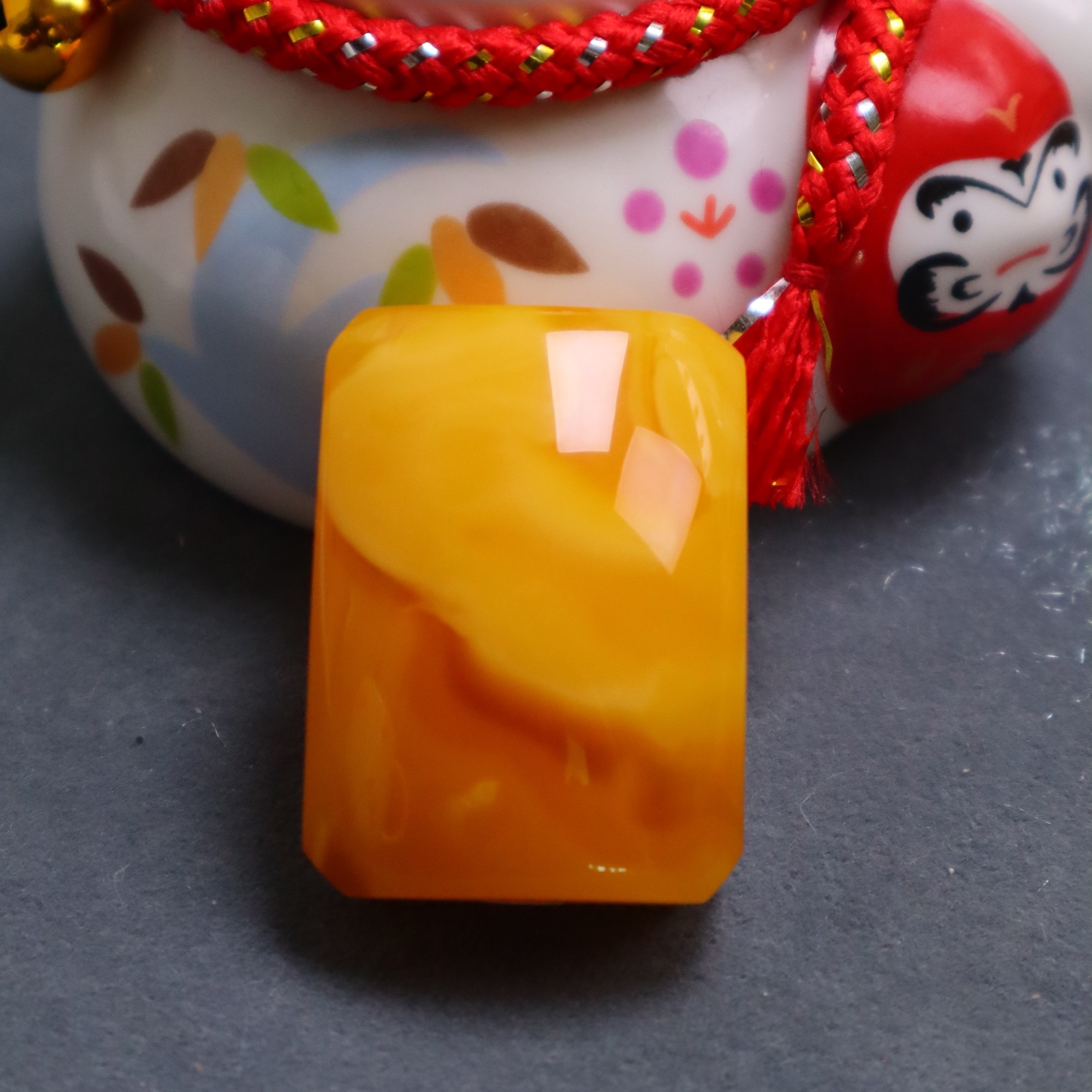 蜜蜡焦皮浓蜡橘红妖孽方牌吊坠